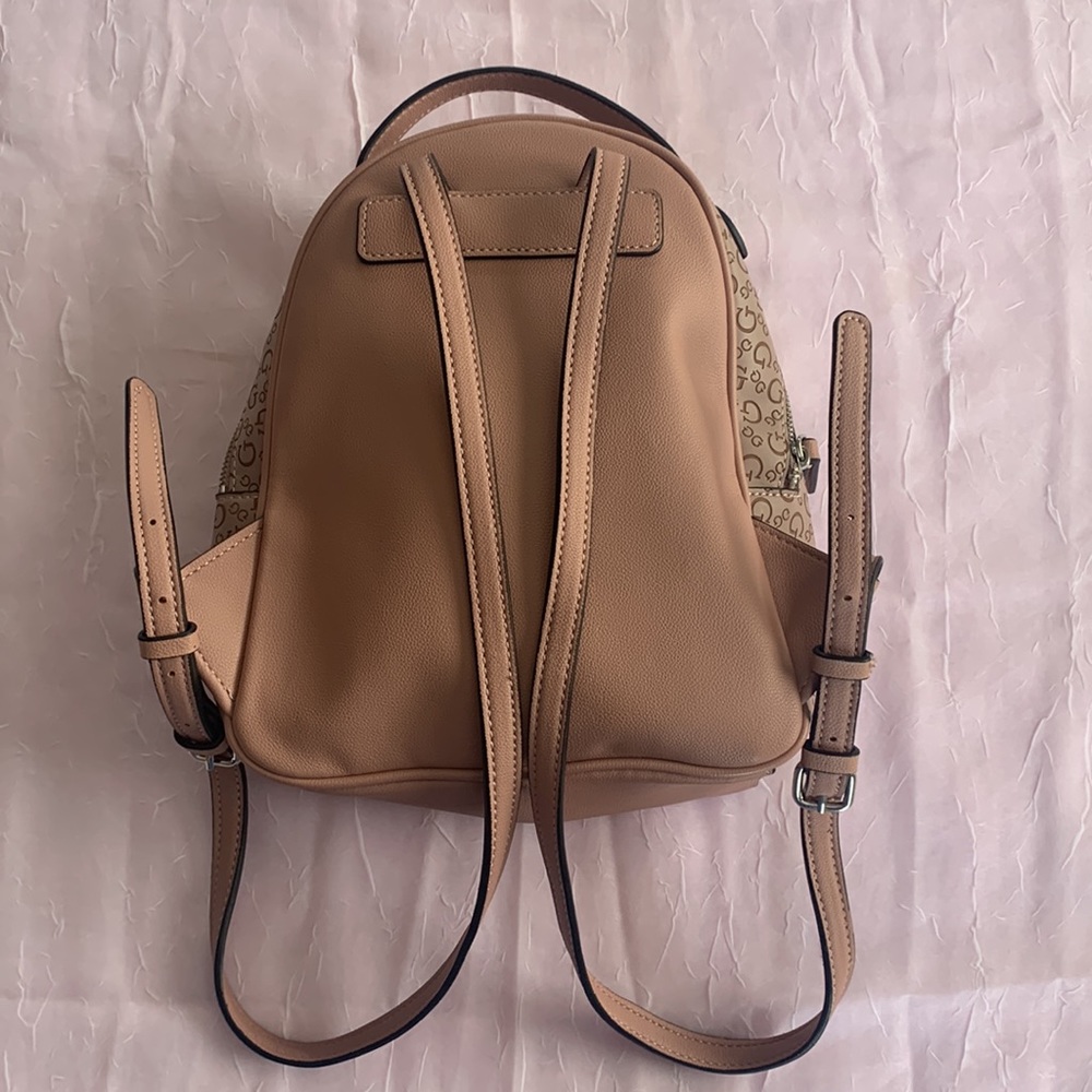 Guess backpack 🎒 - Picture 3 of 8